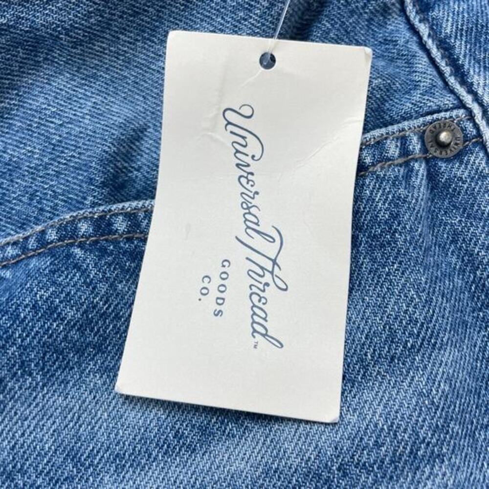 Universal Thread Women's Mid Rise 90's Baggy Denim Shorts Medium Wash Size 28‎ - Picture 3 of 6